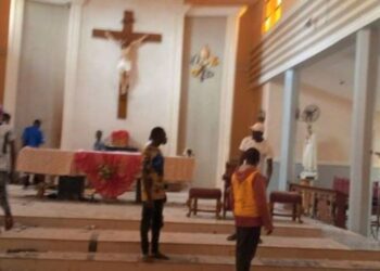 Ataque contra iglesia en Nigeria dejó decenas de muertos