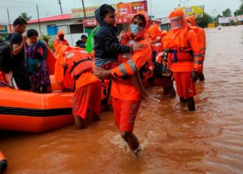 16 muertos y un millón de afectados dejaron intensas lluvias en India