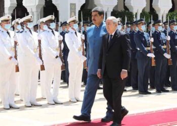Maduro aterrizó en Argelia para nueva reunión con el presidente del país norafricano