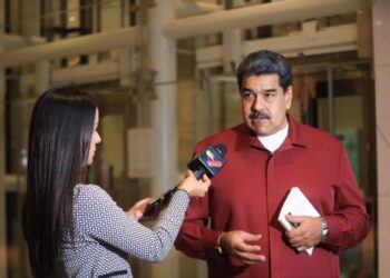 Maduro se reúne por videoconferencia con Alíev por caso de covid-19 en su delegación