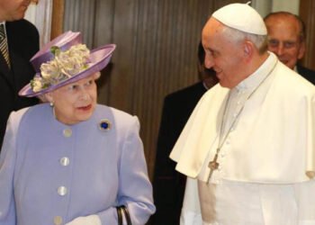 El papa Francisco desea "unidad, prosperidad y paz" a la reina Isabel II