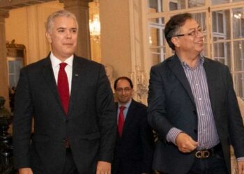 Petro y Duque se reúnen para comenzar una transición tranquila en Colombia