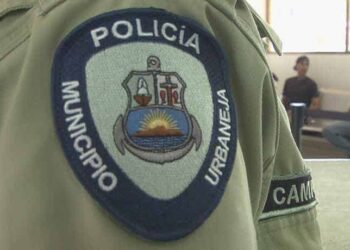 Policías lesionados en colisión de Lechería están estables