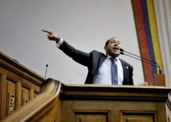 Quiñones:  "jóvenes se han visto obligados a escoger entre comer y estudiar”