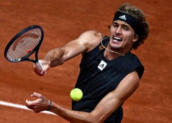 Nadal accede a su decimocuarta final en París tras el abandono por lesión de Zverev