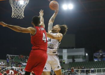 Gladiadores derrotó 71-67 a Cocodrilos y acabó con su invicto
