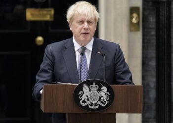Boris Johnson renunció al cargo de primer ministro británico tras escándalos
