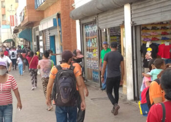 Comerciantes de Barcelona esperan la reactivación de créditos bancarios