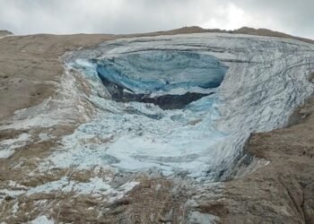 Seis excursionistas murieron tras desprendimiento de un glaciar en Italia