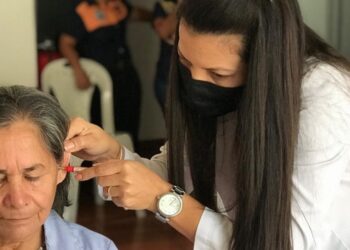 “Abuelos de Lechería” tuvieron jornada de audiometría