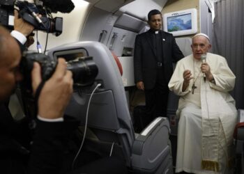 Papa Francisco podría retirarse por problemas de salud