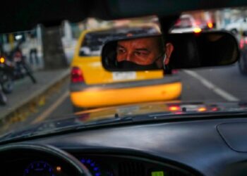 Decae transporte público en Venezuela y aumenta el uso de taxis por app