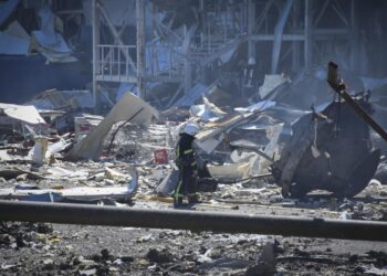 Dos niños entre los 18 muertos dejó ataque ruso en Odesa, Ucrania