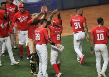 Senadores de Caracas superó a Líderes de Miranda en el inicio de la final