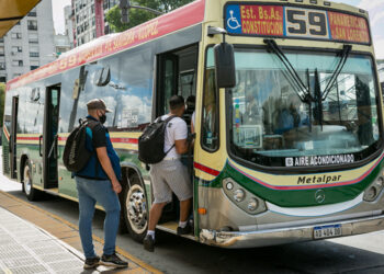 Aumentaron tarifas del transporte público en Argentina