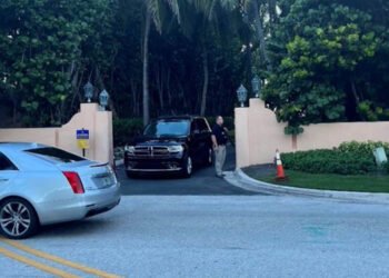 El FBI allanó residencia de Trump en Florida