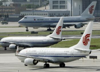 Estados Unidos limitó labores de aerolíneas chinas en disputa por Covid-19