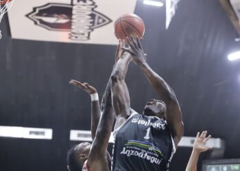 Gladiadores se llevó el primero de la serie ante Gigantes en una emocionante final