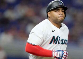 Beisbolista Jesús Aguilar no seguirá en los Marlins de Miami