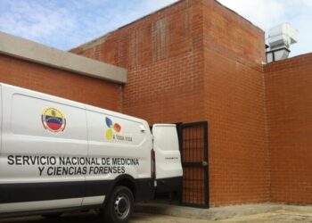 Hallaron cadáver en canal de alivio de Barcelona