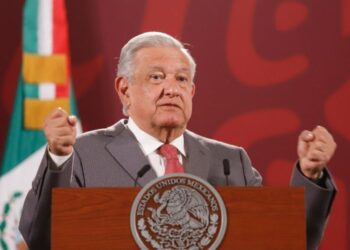 Gobierno de México indemnizará a familias de mineros atrapados pero seguirá con rescate