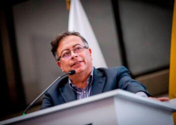 Petro quiere una "democracia multicolor" en Colombia