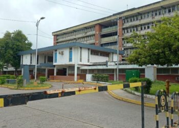 Una mujer muerta y un adolescente herido fue el saldo de choque entre una moto y un carro
