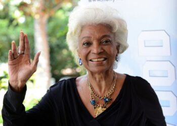 Muere Nichelle Nichols, actriz de "Star Trek"