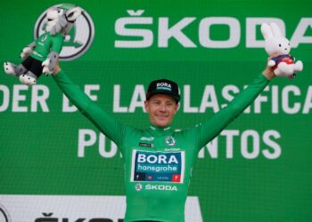 Bennett se proclama rey del esprint en Breda, Affini nuevo líder de la Vuelta a España