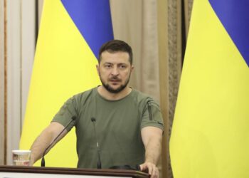 Zelenski eleva a 22 los muertos en el ataque ruso contra una estación de tren