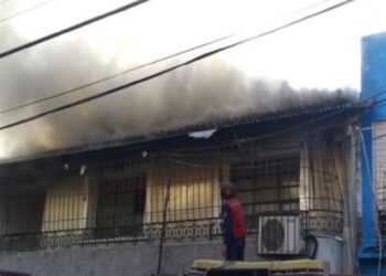 Voraz incendio consumió una residencia estudiantil en Maturín