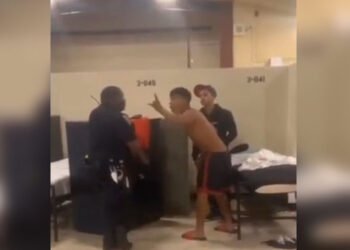 Un policía fue suspendido por golpear a migrante venezolano en albergue de Nueva York