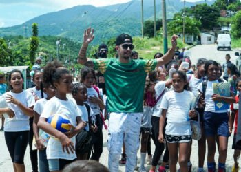 Manuel Conecta y empresa privada se unen con la iniciativa “Kaly Tour” para repartir bendiciones a los más necesitados