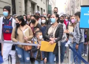 Bancos peruanos bloquean cuentas de migrantes venezolanos