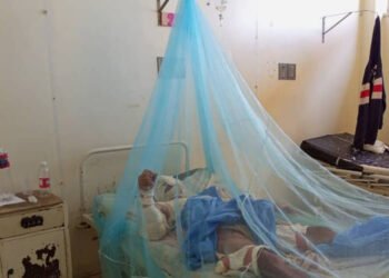 Hombre resultó quemado con agua caliente que le lanzó su pareja