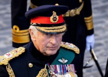 Carlos III planea una coronación más modesta que la de Isabel II en 1953