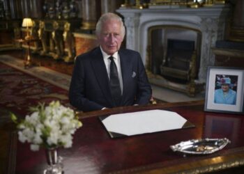 Carlos III agradeció a Isabel II por su gran amor y devoción familiar (+Video)