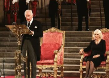 Carlos III promete en el Parlamento Británico respetar principios constitucionales