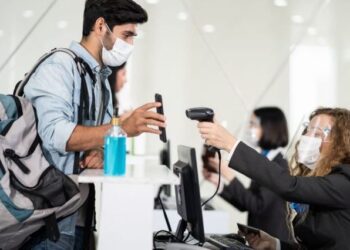 España rebaja controles de coronavirus para entrar al país