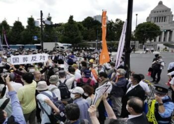 Japoneses manifiestan contra funeral de Estado a Shinzo Abe