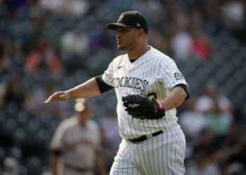 Rockies de Colorado dejó libre a Jhoulys Chacín
