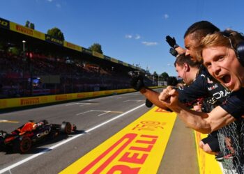Verstappen ganó en la casa de Ferrari