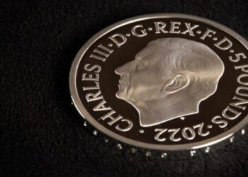 Reino Unido muestra las nuevas monedas con el rostro del rey Carlos III