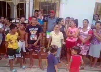 Vecinos de El Morro pidieron en asamblea liberación de personas que golpearon a adolescente (+Fotos)