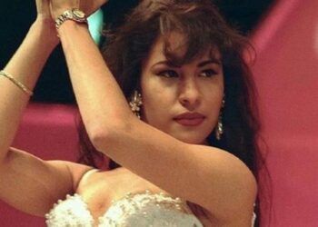 Álbum "Moonchild Mixes" de Selena está en lo más alto de Billboard