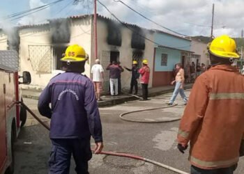 Incendio destruyó vivienda en Primero de Mayo de Carúpano