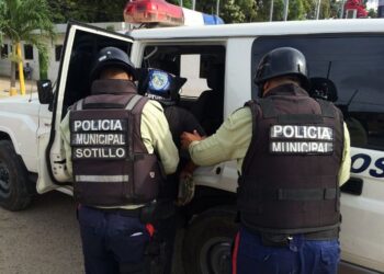 Polisotillo detuvo a cuatro sujetos por alterar el orden público