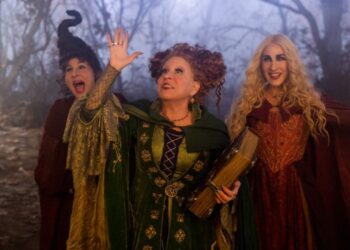 Las brujas de Salem regresan con humor y mucha nostalgia en “Abracadabra 2”