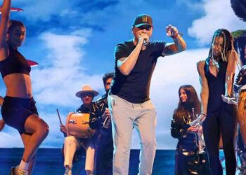 Elvis Crespo celebrará los 25 años de su éxito "Suavemente" con un concierto