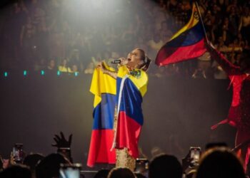 Tras una ausencia de 14 años, Olga Tañón regresó a Venezuela y fue homenajeada en Súper Sábado Sensacional (+Videos)